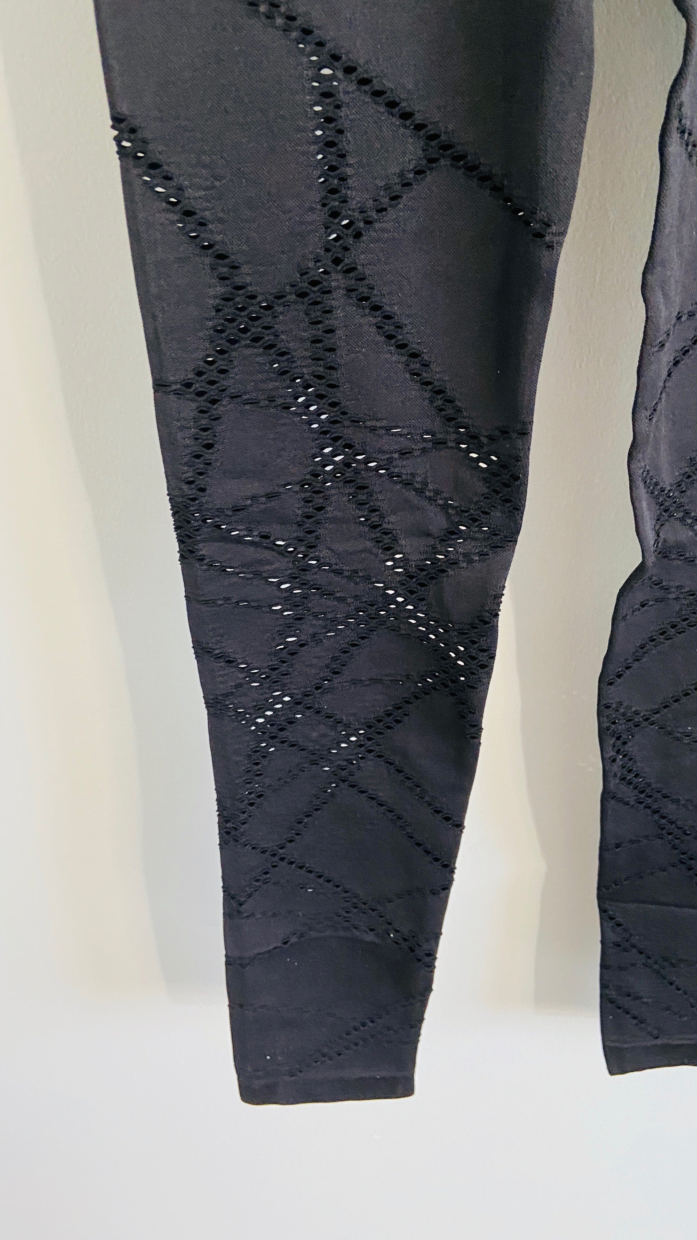 188 Black -  COMPRESSION KNIT LIGHTNING SEAMLESS LEGGING - Perception0one.com